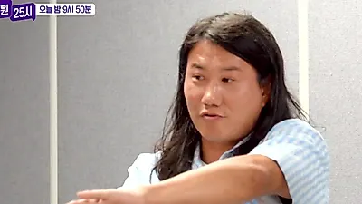 Im Woo-il's unique dance moves spark laughter during Aiki's lesson