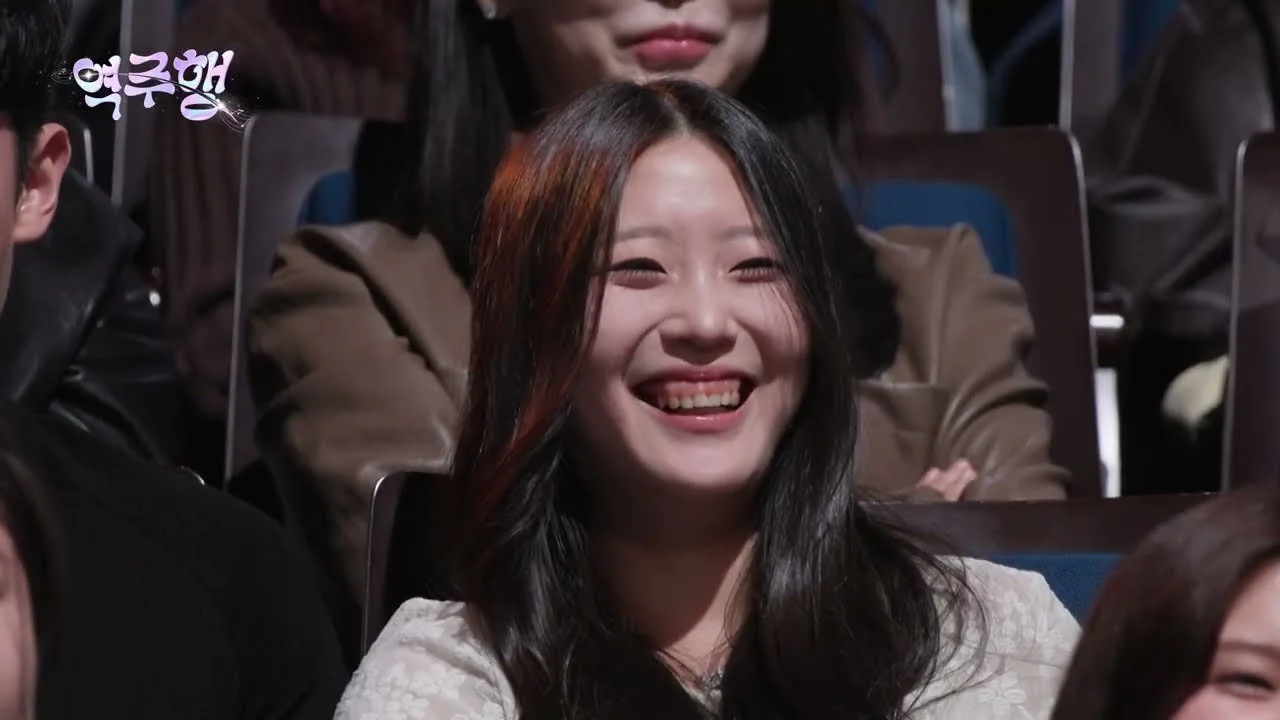 La imitación de Hwang Woo-seul-hye de la integrante más joven de Beokyu cautiva al público de Gag Concert