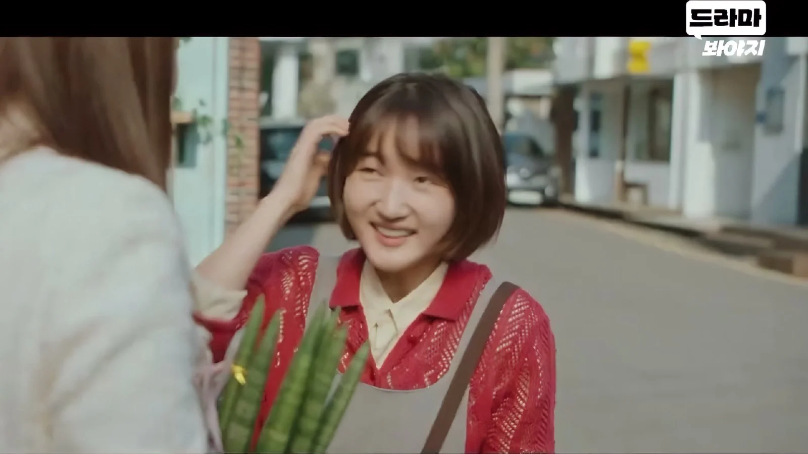 《飞起来吧蝴蝶》美发店人物的日常：错位的告白与代际对话