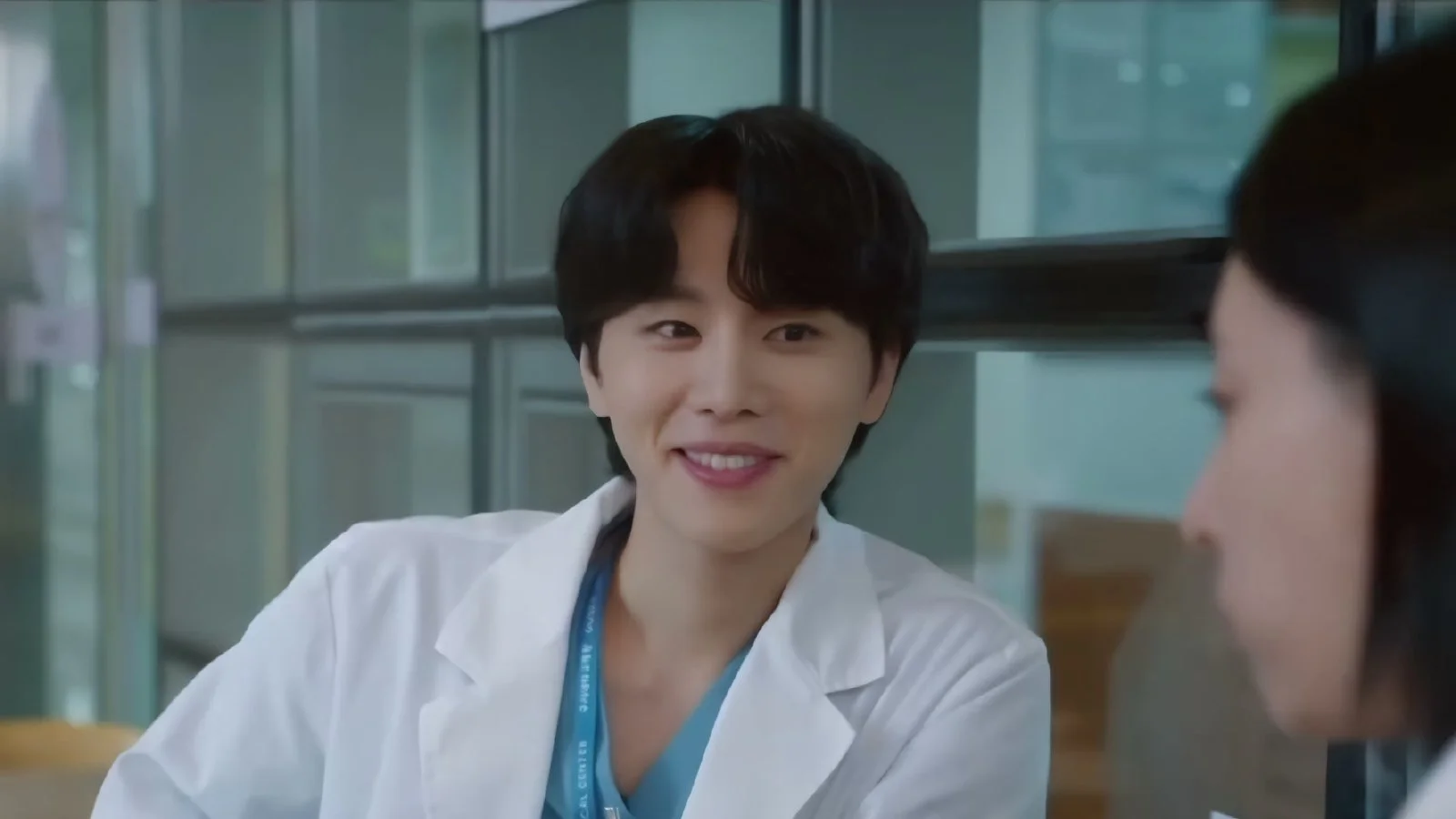 Kye Su-jeong desafía la autoridad y el lucro de la "mafia blanca" en el drama SBS 'Doctora X: La era de la mafia blanca'