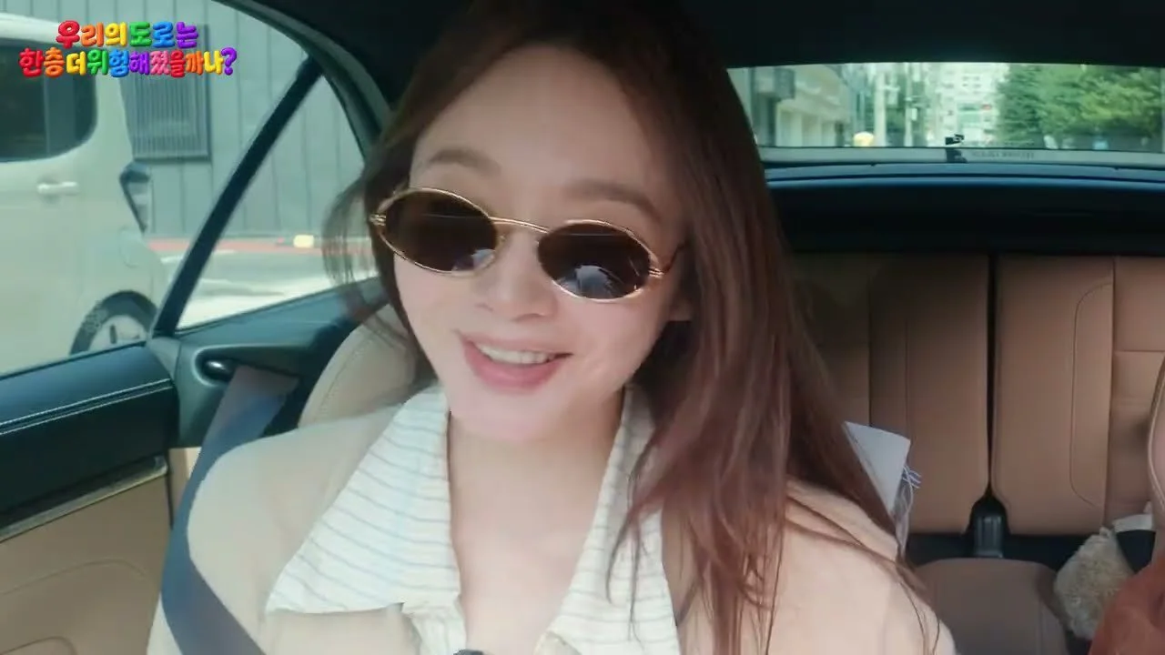 Jung Jae-hyung inicia su práctica de conducción con el Porsche de Kang Min-kyung