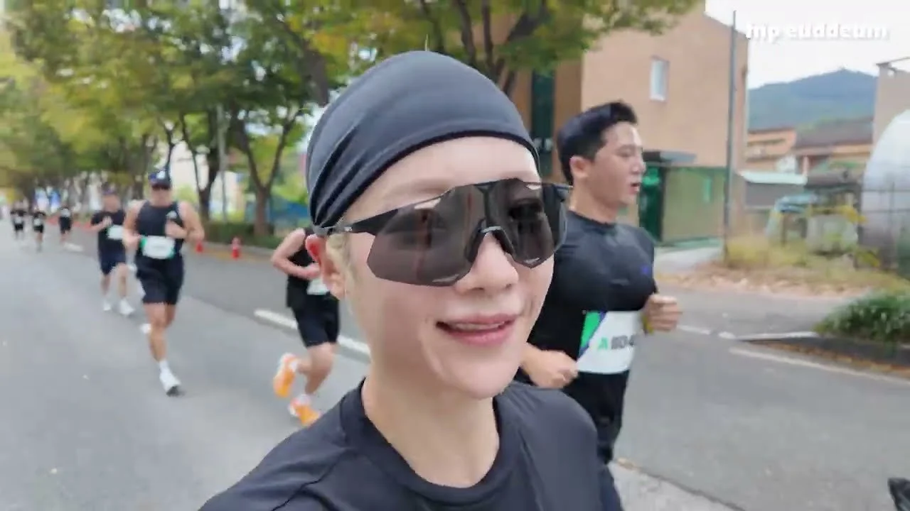 Creator Hip Eutteum acts as pacemaker for husband during Jeonju running race
