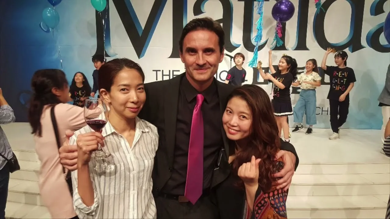 Actor Kim Gi-jeong hosts live broadcast to commemorate 26th debut anniversary