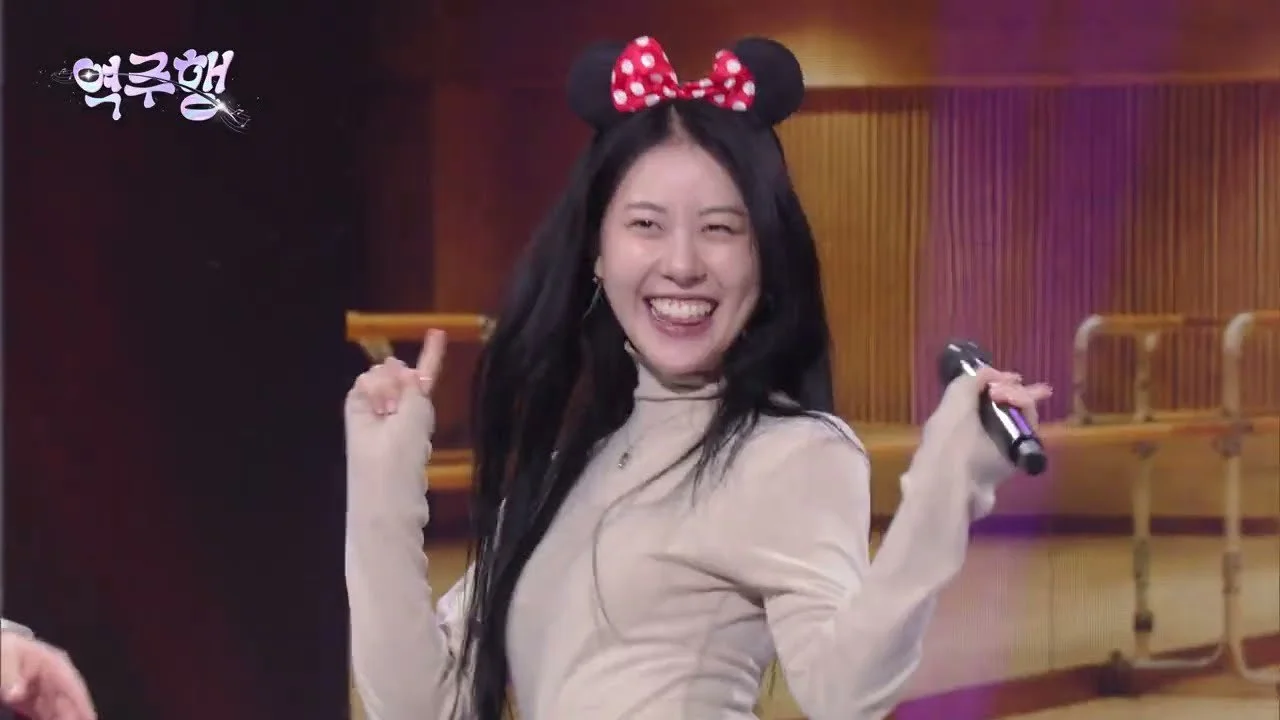 La imitación de Hwang Woo-seul-hye de la integrante más joven de Beokyu cautiva al público de Gag Concert