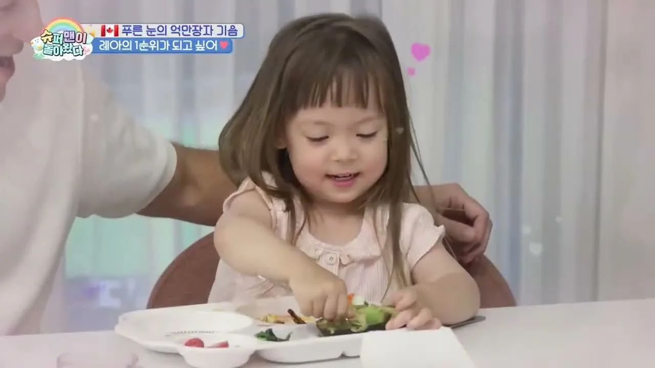 "It's a secret from Mom"... A moment of "Dad is the best" earned with ice cream and a doll