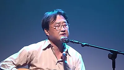 김일두, 부산 서면 라이브 무대서 전한 "인생을 바꿔준 노래"와 이야기 보따리