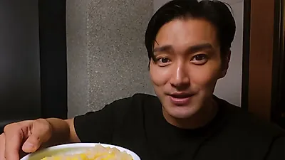 Choi Si-won lanza la primera bola en el Taipei Dome junto a L.S.S.