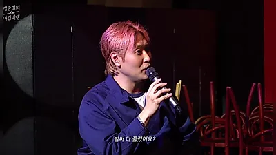 Sandeul calienta con 20 flexiones justo antes de la grabación... Un "intervalo de 10 días" entre los musicales y el pop