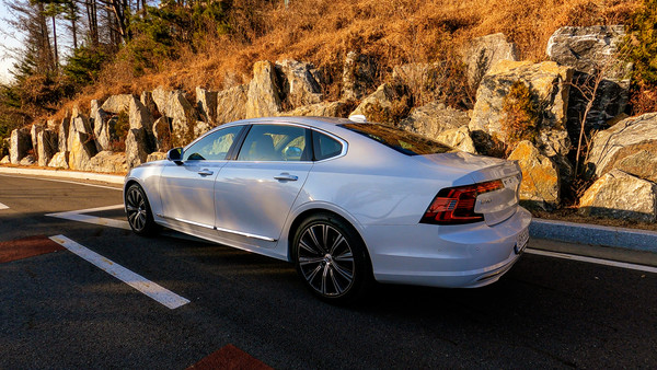 [시승기] 신사의 품격, 볼보 S90 B5 인스크립션 (사진 11)