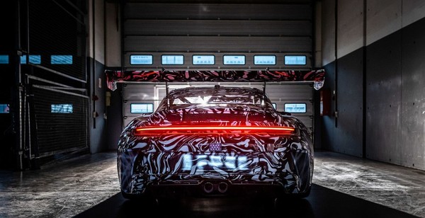 포르쉐, 신형 911 GT3 컵 레이스카 프로토 타입 공개 (사진 3)