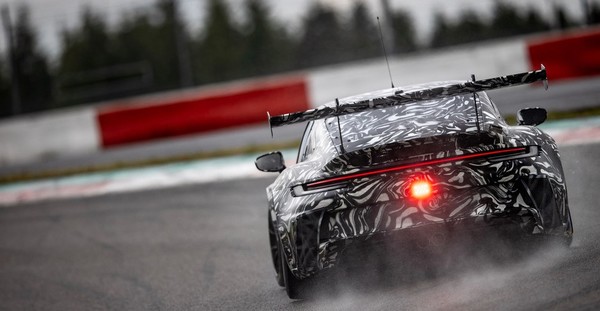 포르쉐, 신형 911 GT3 컵 레이스카 프로토 타입 공개 (사진 4)