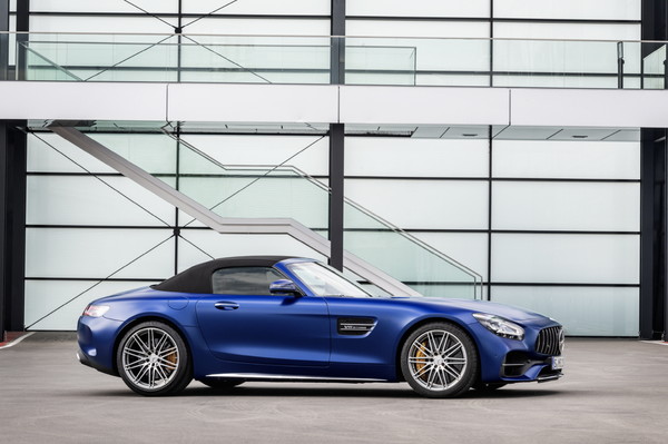 벤츠 코리아, '더 뉴 메르세데스 AMG GT C 로드스터' 출시 (사진 3)
