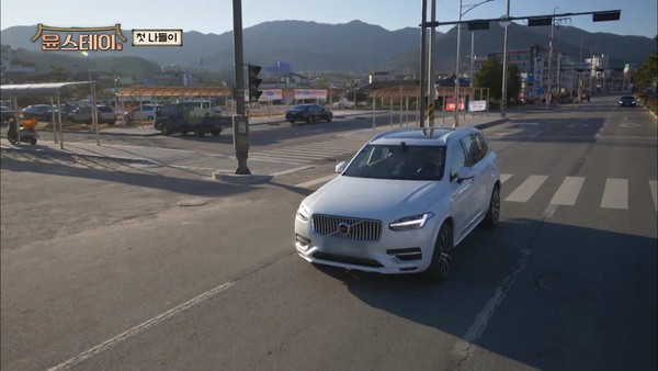 볼보코리아, tvN 예능 프로그램 ‘윤스테이’에 플래그십 SUV XC90을 (사진 3)
