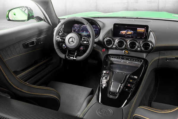 정통 고성능 스포츠카 ‘더 뉴 메르세데스-AMG GT R’ 국내 최초 출시 (사진 6)