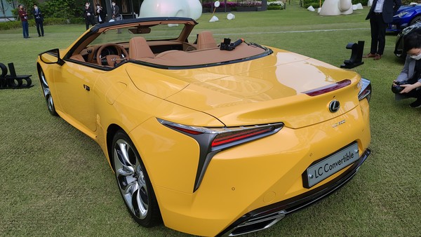 렉서스, 플래그십 스포츠카 ‘LC 500 컨버터블’ 출시 (사진 3)