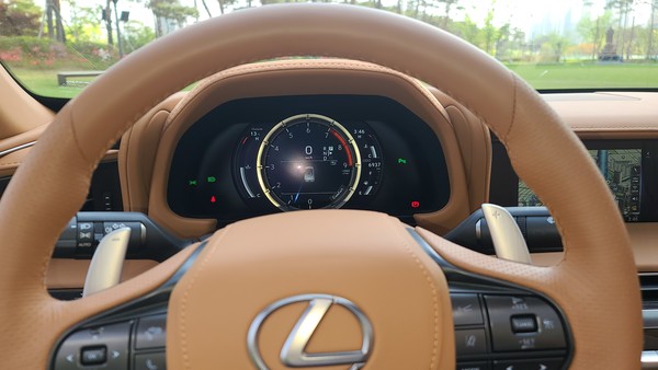 렉서스, 플래그십 스포츠카 ‘LC 500 컨버터블’ 출시 (사진 5)