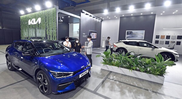 기아, ‘xEV 트렌드 코리아 2021’ 참가 일반 관람객 대상 EV6 실차 (사진 1)