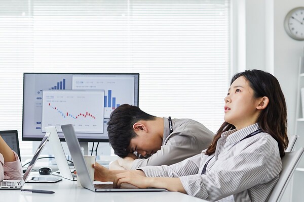 직장인들이 출 퇴근이 길어 일에 집중할 수 없는 것으로 나타났다. (사진 3)