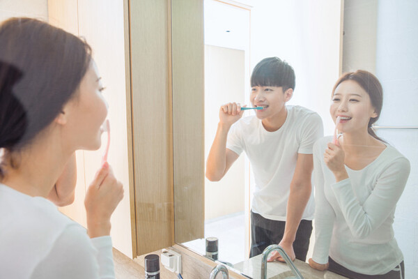 함께 살면 닮아간다? 부부 외모가 서로 닮은 이유 (사진 2)