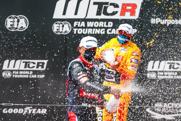 현대자동차, '아반떼 N TCR' WTCR 3차전 우승 (사진 2)