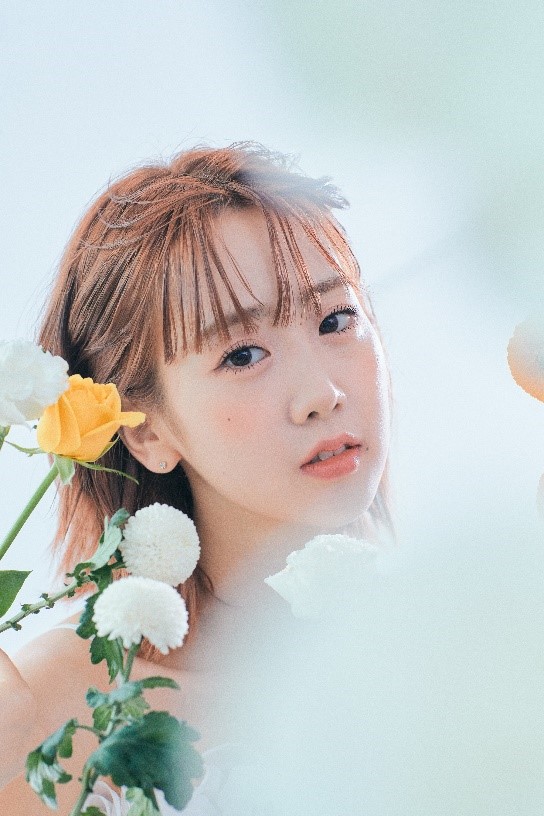 ‘트롯 다람쥐’ 강혜연, 광고 촬영 사진 대방출. “과즙미 폭발” (사진 2)
