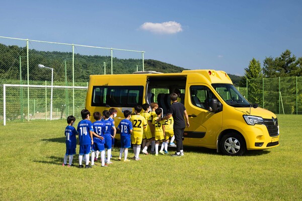 신태용 축구감독, ‘르노 마스터’ 홍보대사 위촉 (사진 2)