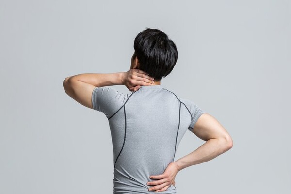 나이와 상관없이 발생하는 목디스크 치료와 운동법 (사진 4)
