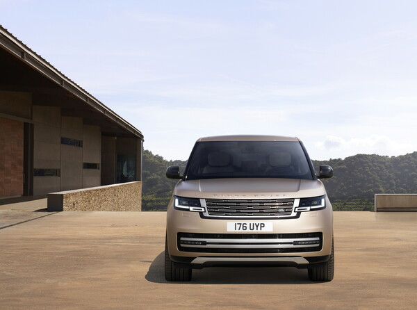 모던한 디자인과 정교함, 독보적인 주행 성능의 럭셔리 SUV 랜드로버 (사진 3)