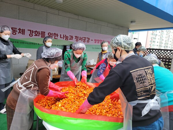 “취약계층 이웃에 김장김치·떡 선물합니다!” (사진 2)