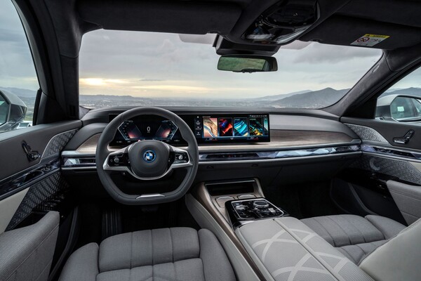 BMW가 디지털 시대를 위한 혁신적 럭셔리 플래그십 세단 뉴 7시리즈를 최초로 공개했다. (사진 2)