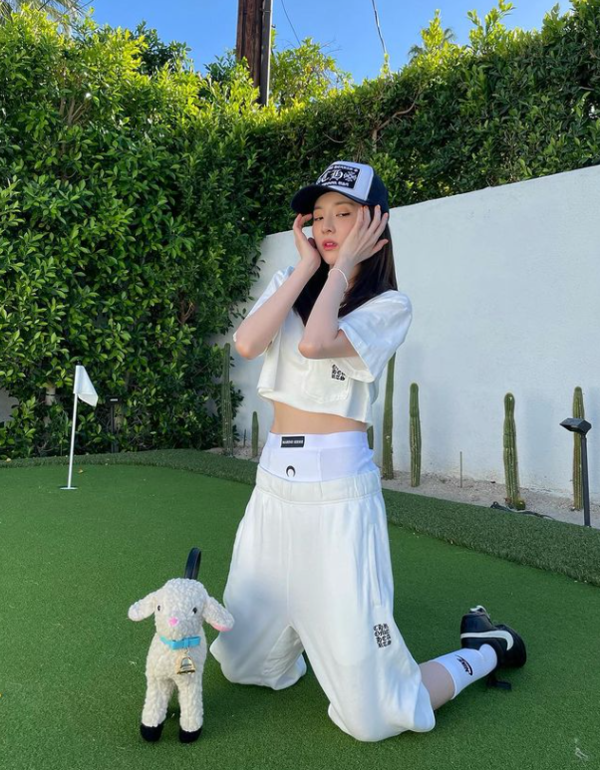 산다라박, 볼륨감 넘치는 섹시함 과시 LA에서 이미지 탈바꿈 (사진 2)