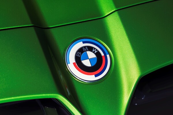 BMW 코리아, M 브랜드 탄생 50주년 기념 클래식 ‘BMW 모터스포츠’ 엠블럼 장착 모델 한정 판매 (사진 2)