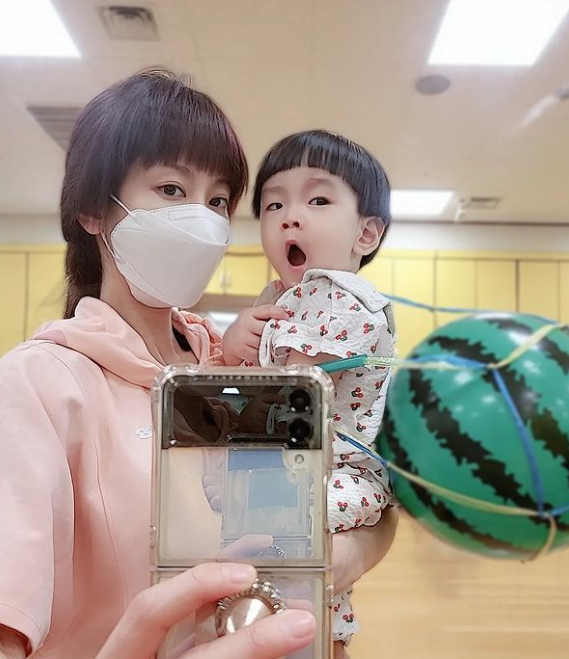 살 더 빠졌다...조민아 걱정스러운 몸무게 (사진 1)