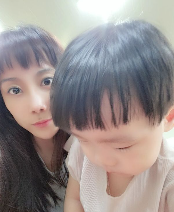 살 더 빠졌다...조민아 걱정스러운 몸무게 (사진 2)